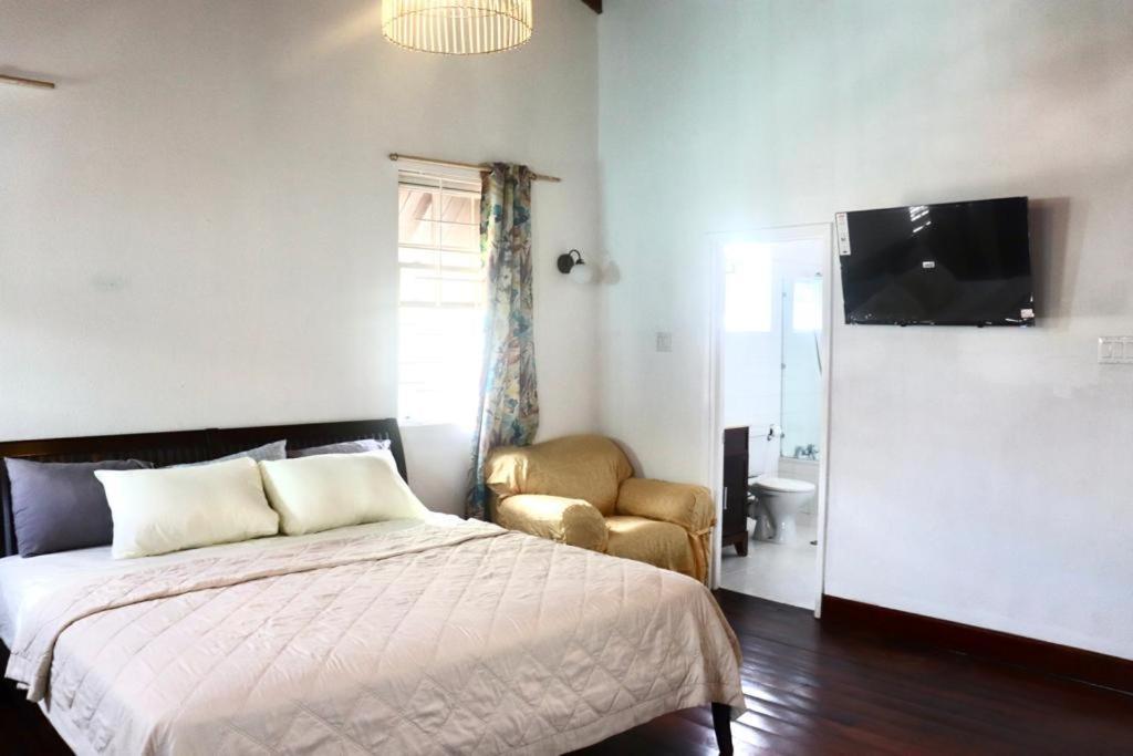 Blr Beach Villas Christ Church Exterior foto