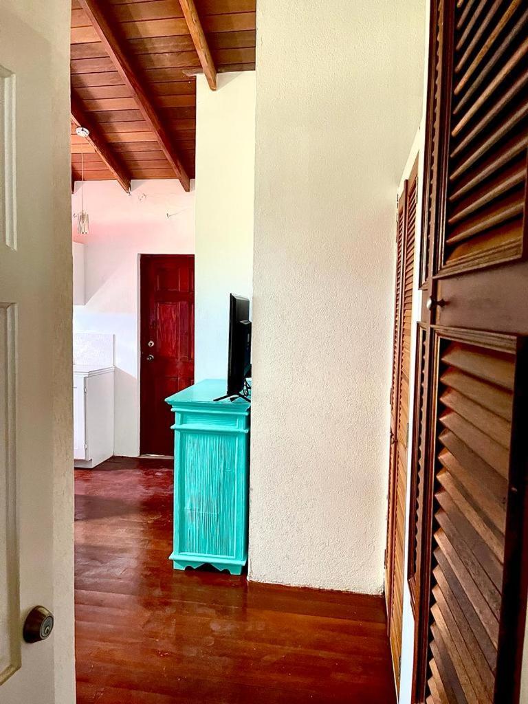 Blr Beach Villas Christ Church Exterior foto